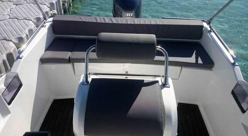 Explorer 30hp - Boat Rental (37)