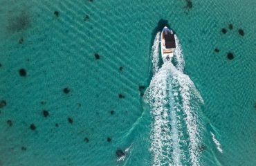 Explorer 30hp - Boat Rental (11)
